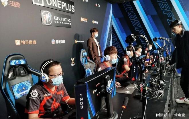 表现抢眼 表现抢眼