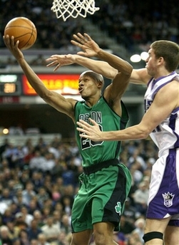 她表现得异 她表现得异